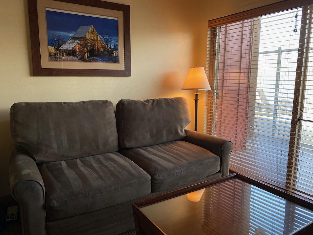 Cousins Country Inn photo 52