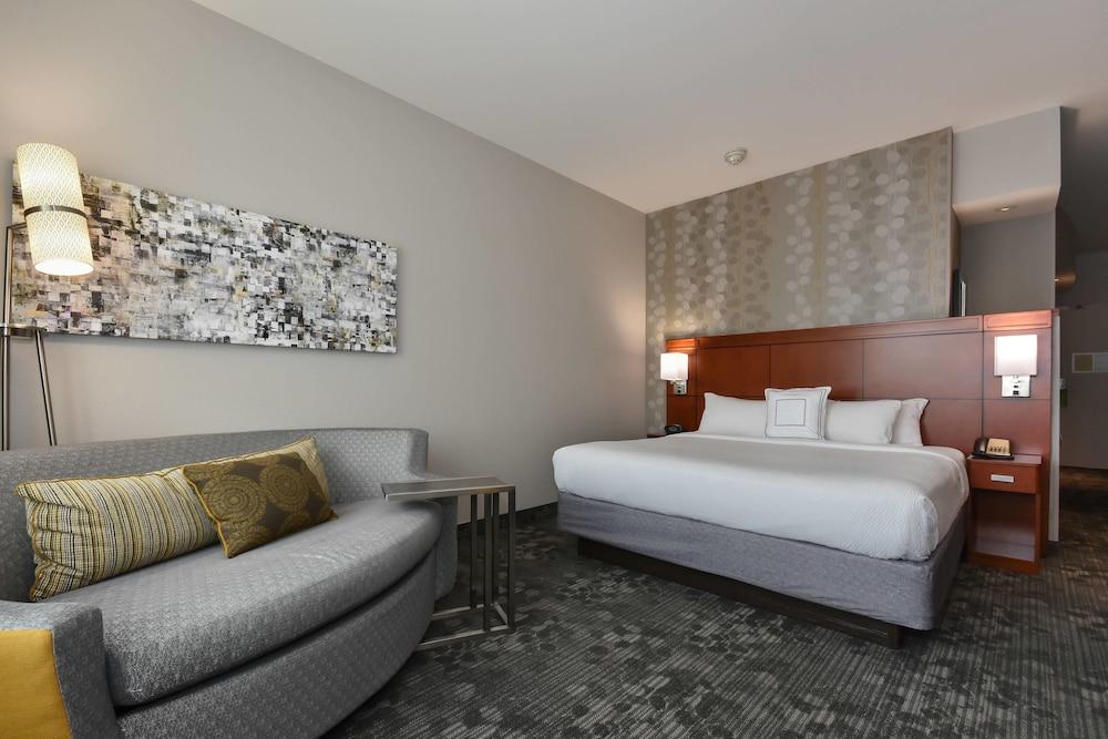 Courtyard Marriott Concord photo 7