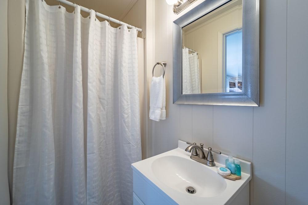 Ocean Glass Inn photo 60