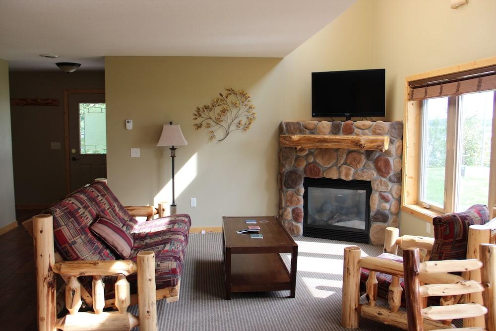 Sportsman's Lodge photo 34