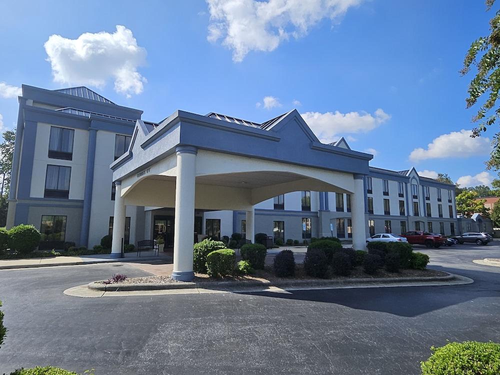 Wingate by Wyndham Greensboro/Coliseum photo 27