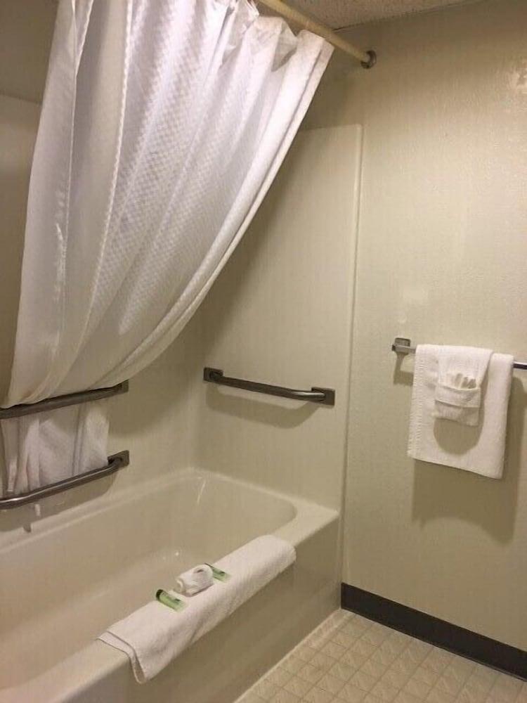 Clarion Hometown Inn photo 19