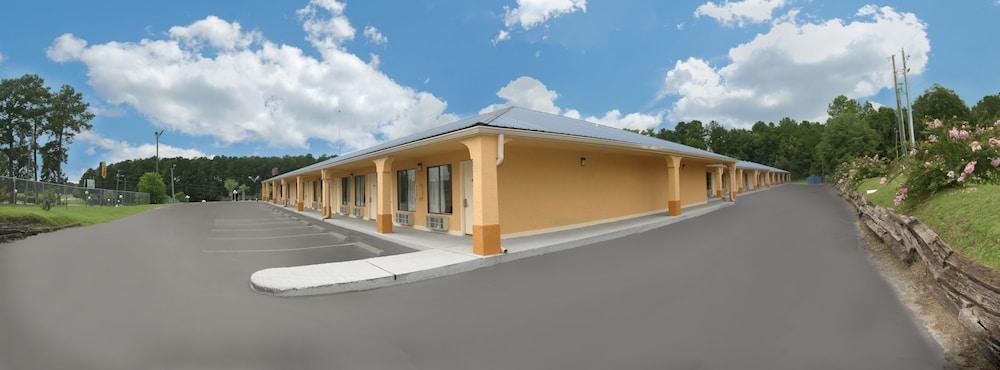 Days Inn by Wyndham DeFuniak Springs photo 24