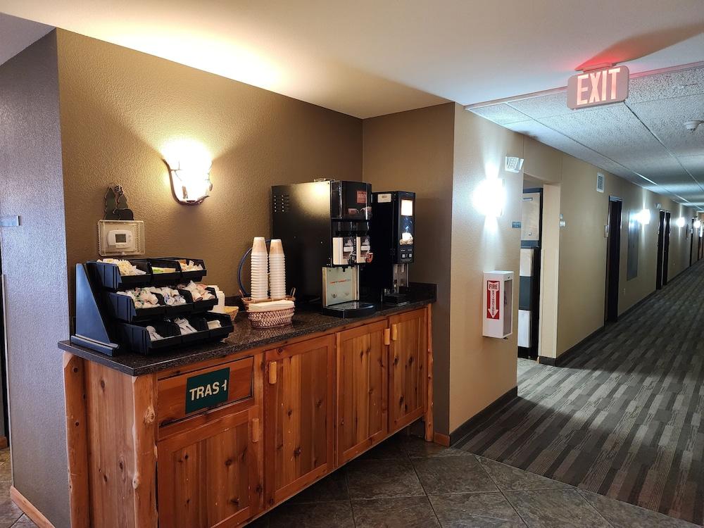 Pine Peaks Lodge & Suites photo 15