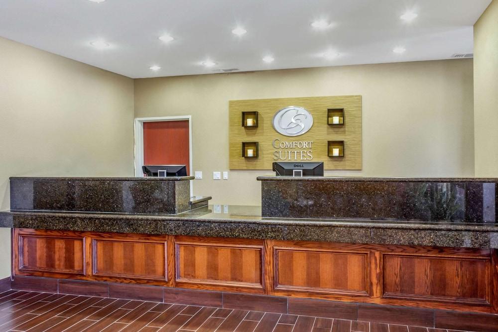 Comfort Suites Plainview photo 30