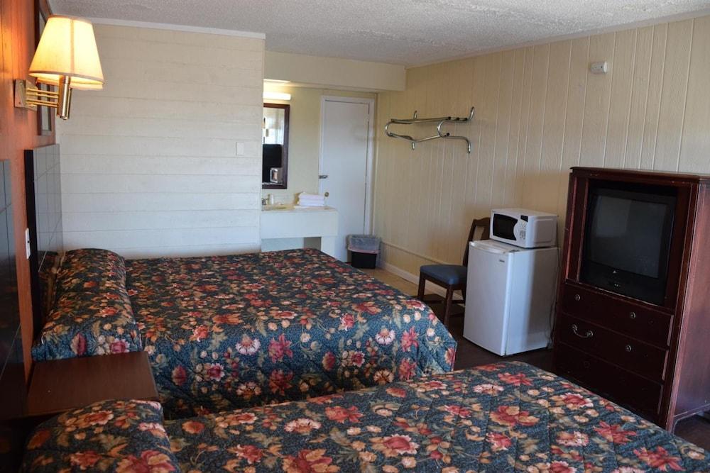 Dry Dock Motel photo 6
