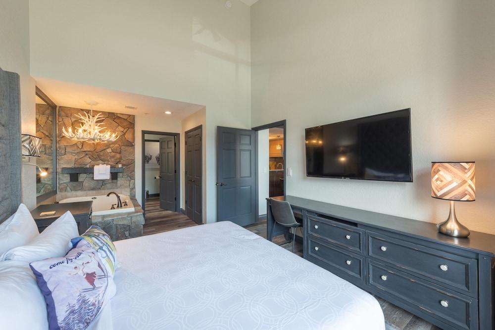 Westgate by Canyons Village Rentals photo 9