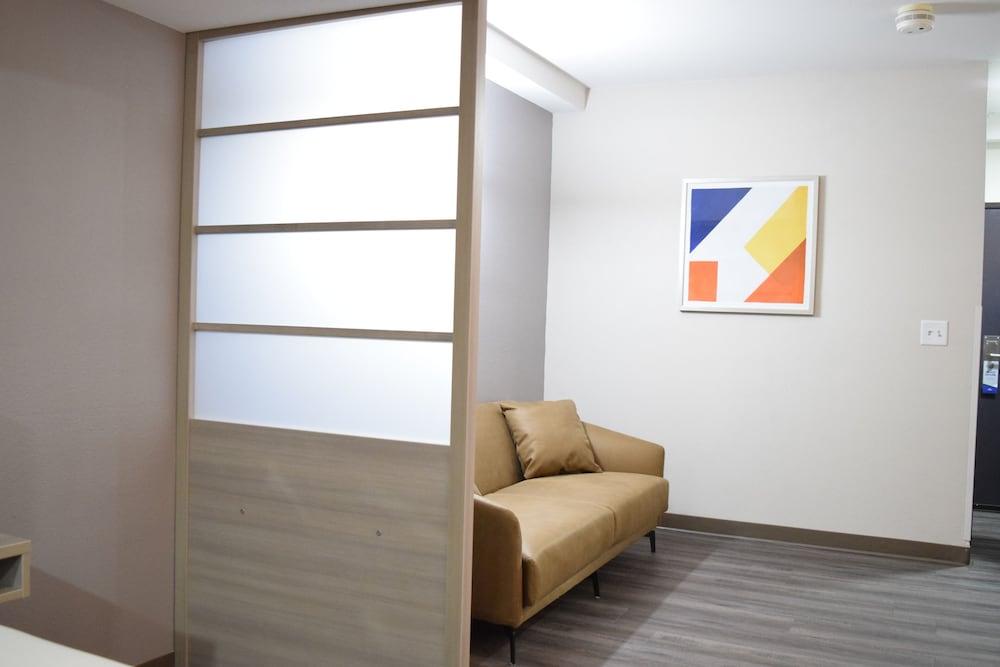 Microtel Inn & Suites by Wyndham Raleigh photo 36
