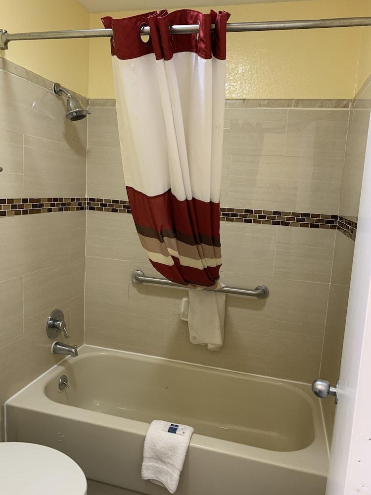 Americas Best Value Inn Forest photo 31