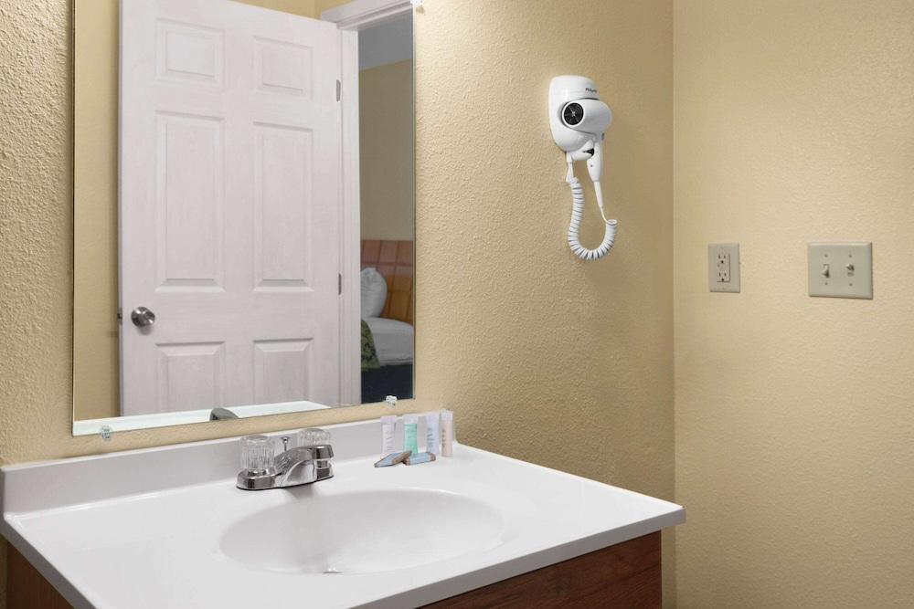 Travelodge by Wyndham Clovis photo 23