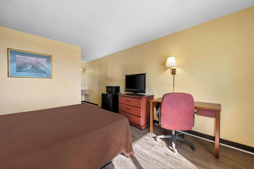 Rodeway Inn Monroe photo 27