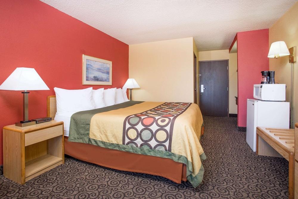 Super 8 by Wyndham Appleton photo 15