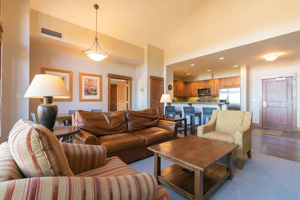 East West Hospitality Tahoe — hotel in Truckee