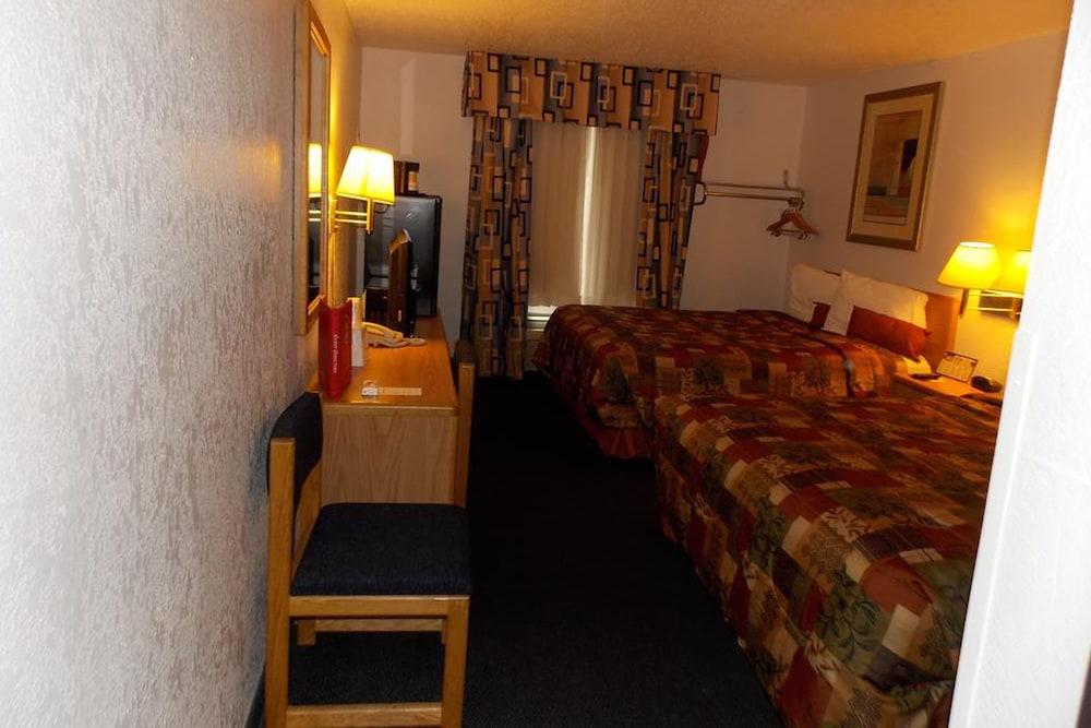 Norwood Inn and Suites - Minneapolis-St Paul Roseville photo 15