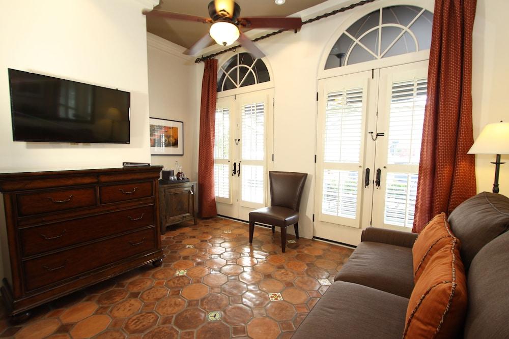 Cypress Inn photo 32