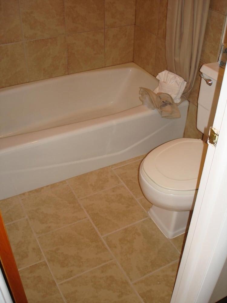 Tops Motel photo 11