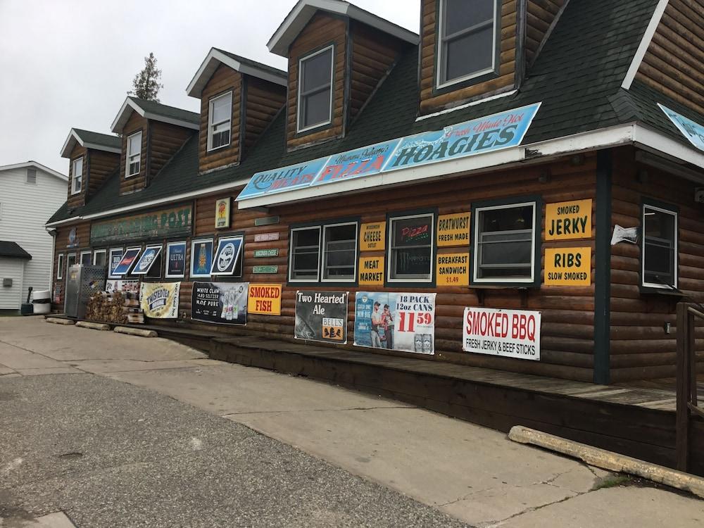 Pines Motel photo 19