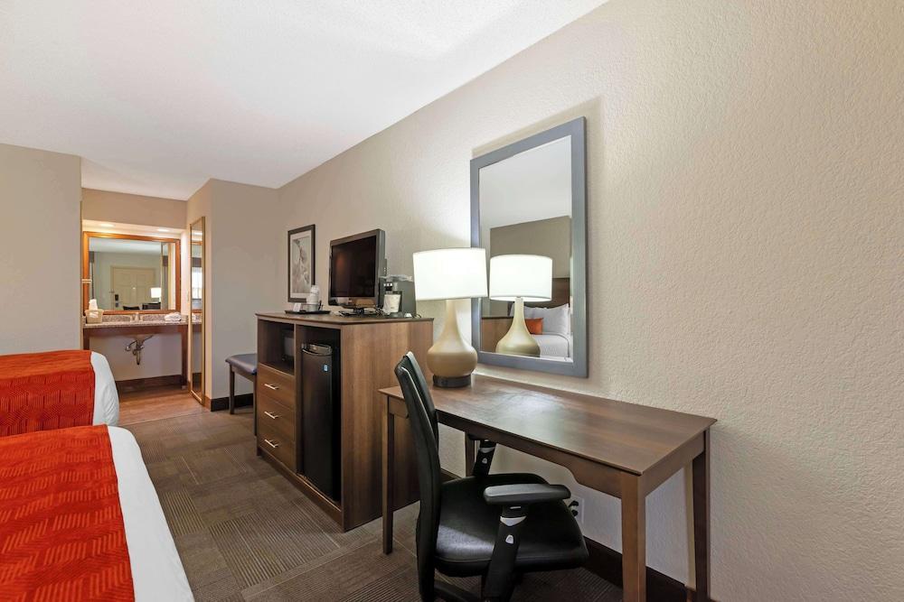 Best Western Colonial Inn photo 17