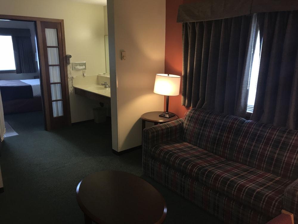 Northwoods Inn & Suites Blackduck photo 4