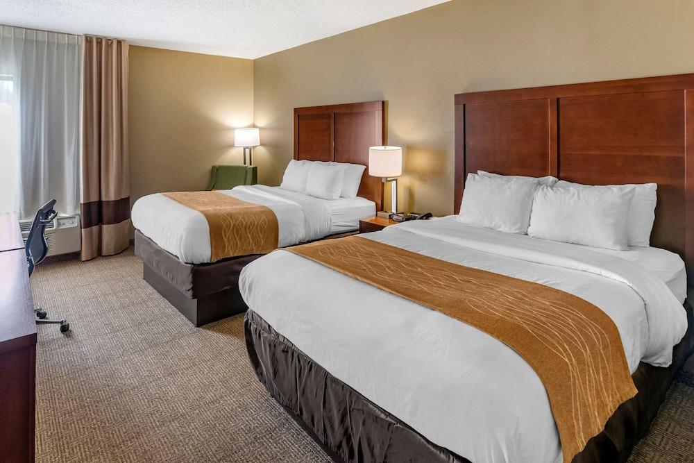 Comfort Inn & Suites Lincoln I-20 photo 13