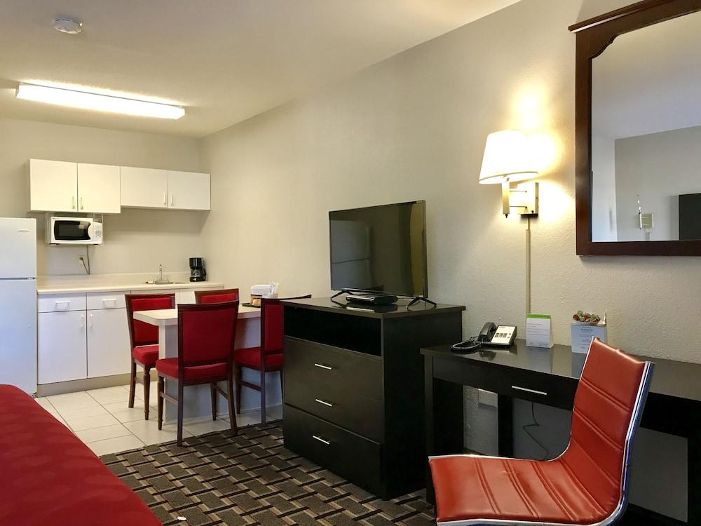 Days Inn by Wyndham Augusta / Fort Eisenhower photo 9