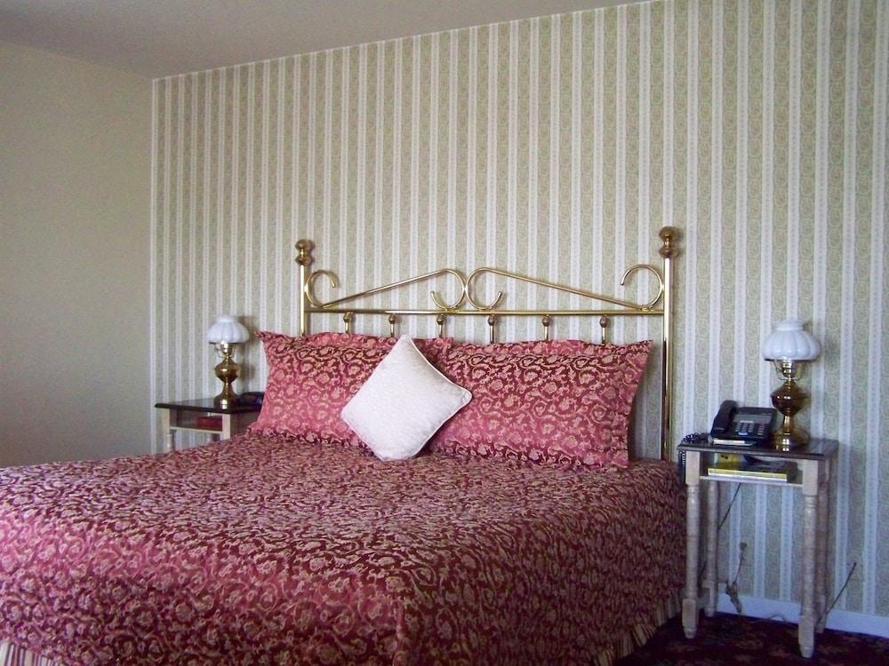 Hill House Inn photo 28