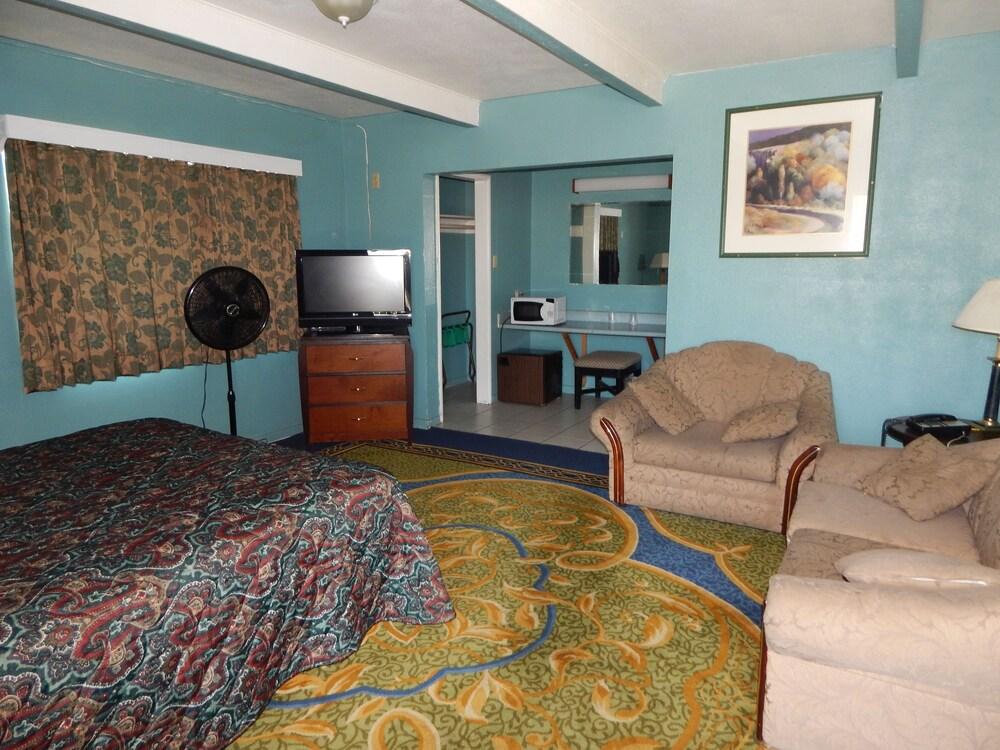 M B Motor Inn photo 9