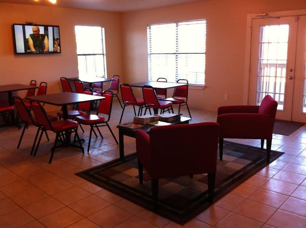 Kenedy Country Inn photo 12