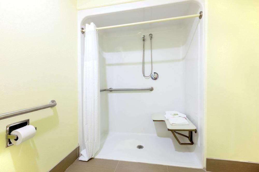 Super 8 by Wyndham Fairfield Tx photo 19