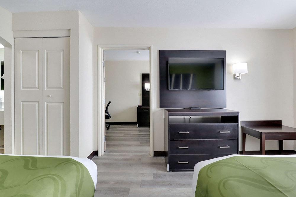 Quality Suites Albuquerque Airport photo 20
