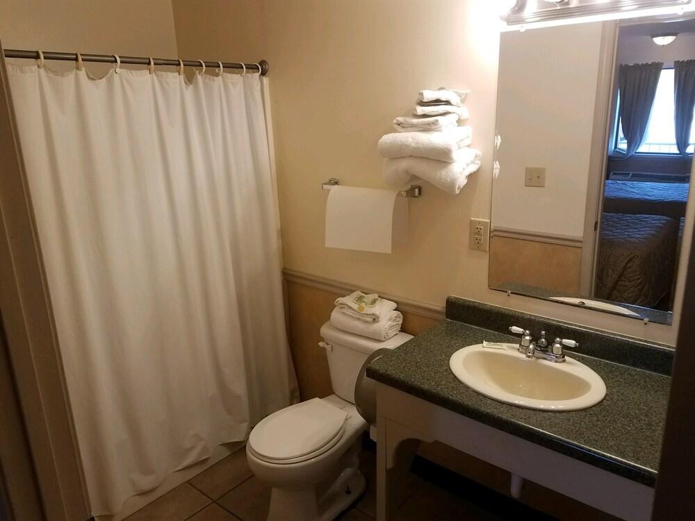 Traveler's Choice Motel photo 8