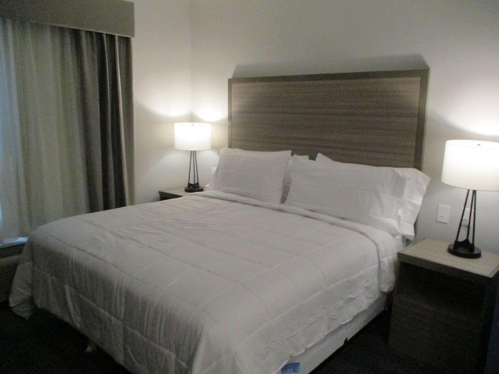 Merica Inn & Suites photo 4