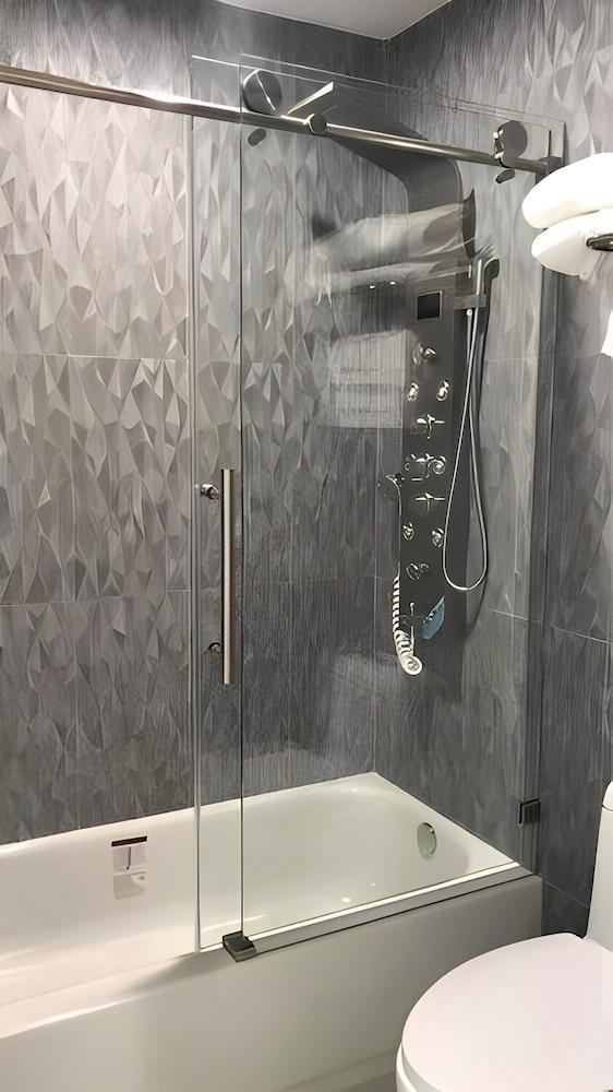 Omeo Suites photo 32