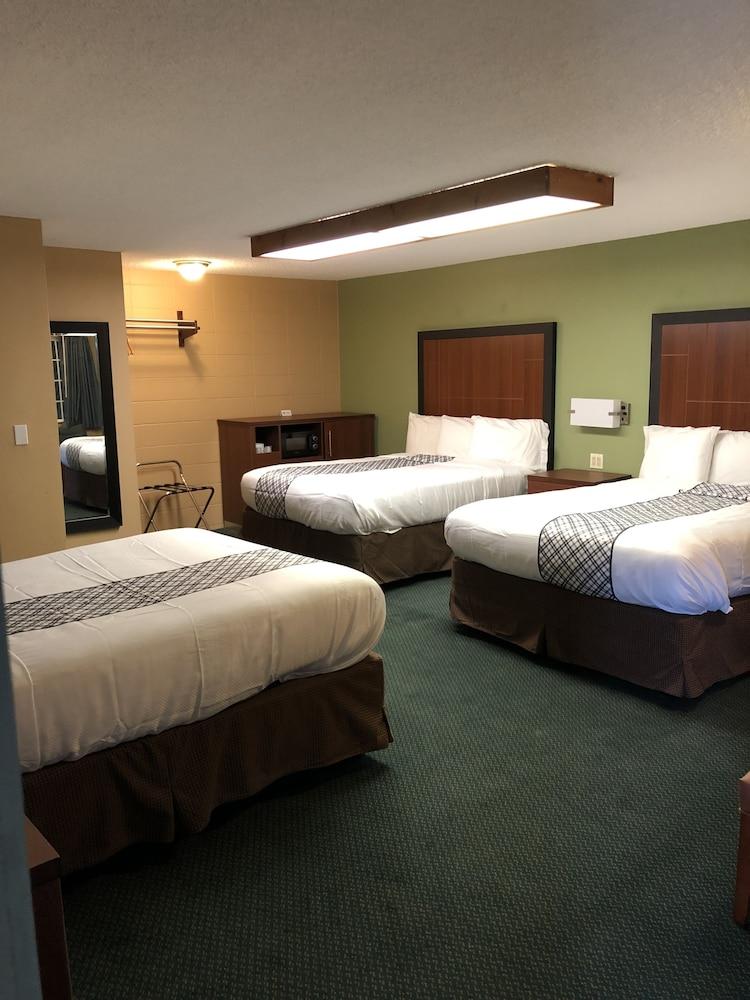 Knight's Inn Motel photo 39