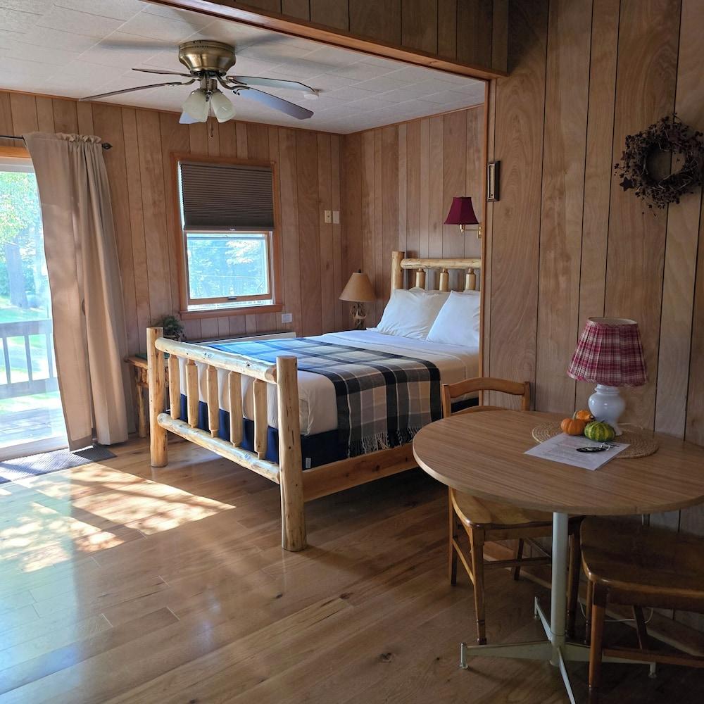 Paddler's Rest Lakeside Cabins and Hotel photo 41