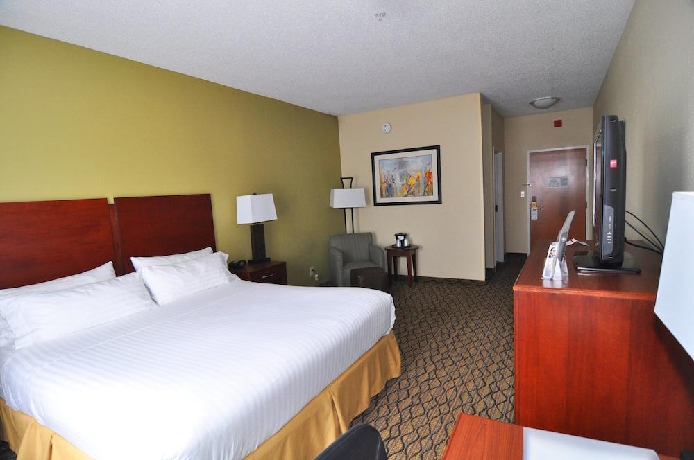 Holiday Inn Express & Suites Lancaster by IHG photo 13