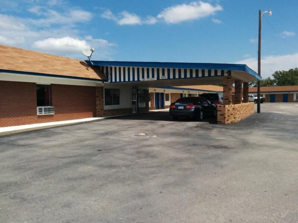 Budget Host Motel Gainesville photo 13
