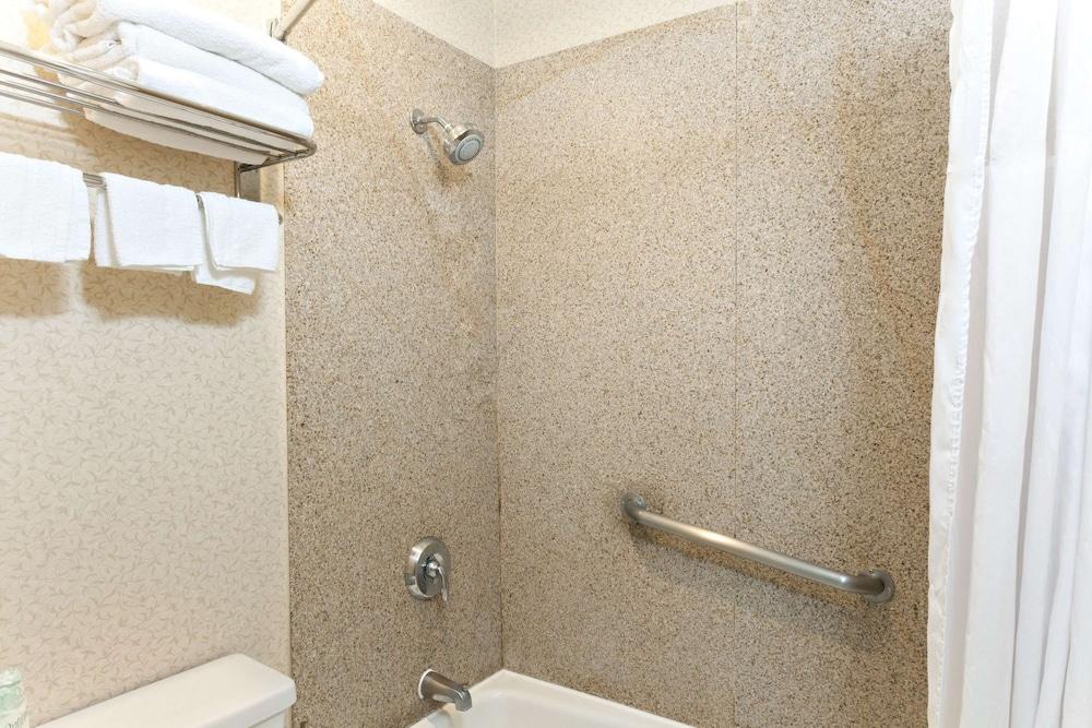 Days Inn by Wyndham Alhambra CA photo 16