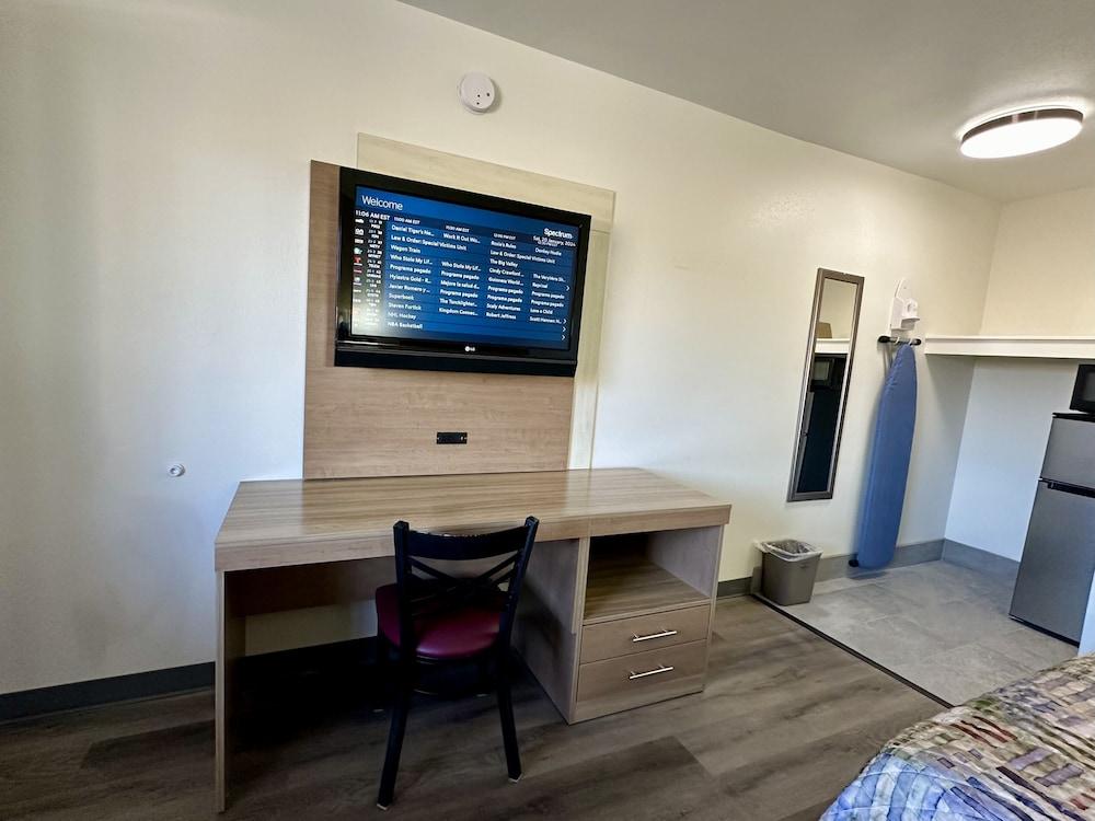 Royal Inn Charlotte Airport Hotel photo 13
