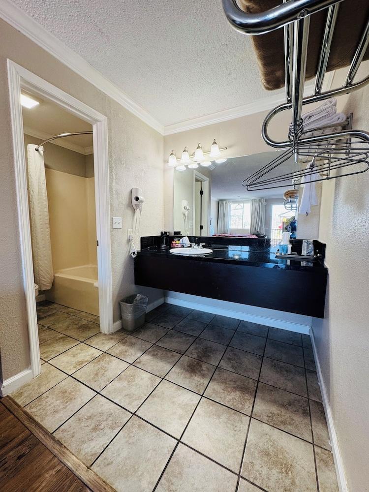 Oak Grove Inn photo 9