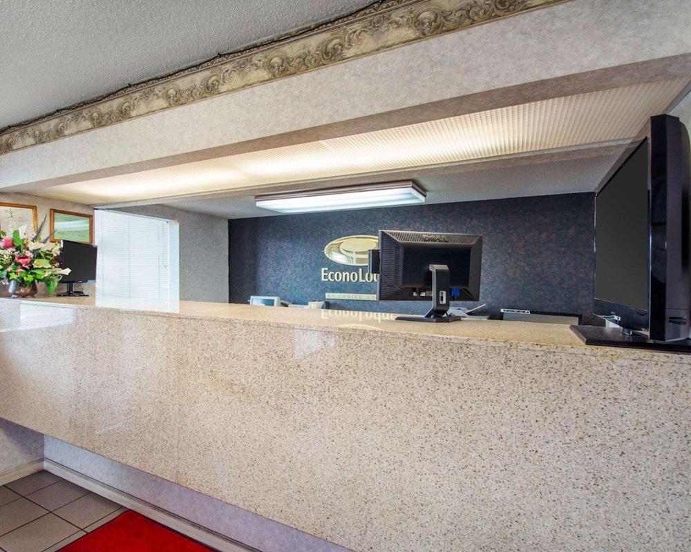 Econo Lodge Troy photo 25