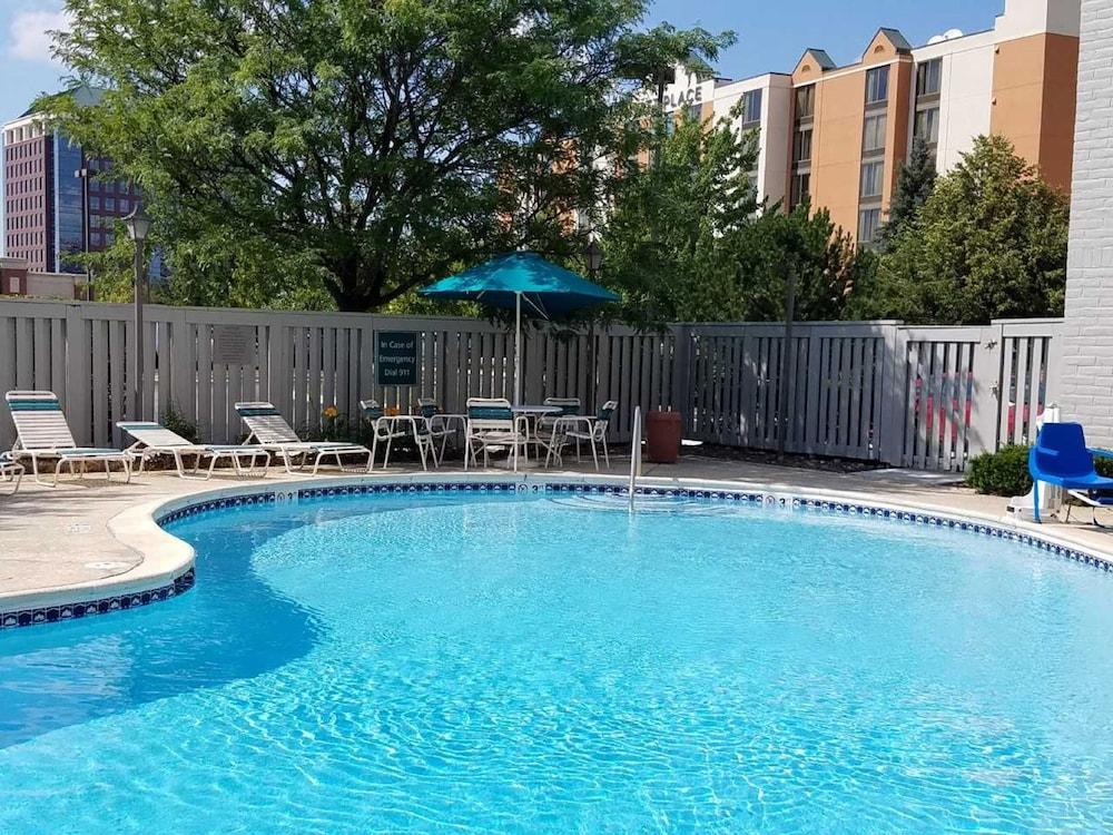 Country Inn & Suites by Radisson, Hoffman Estates, IL photo 9