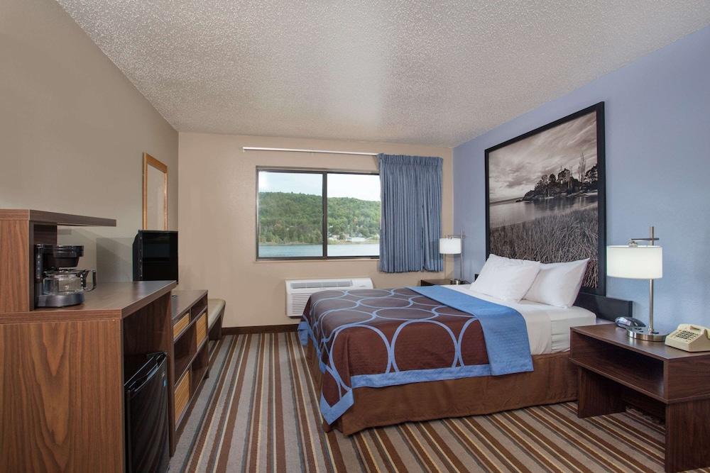 Super 8 by Wyndham Houghton photo 3