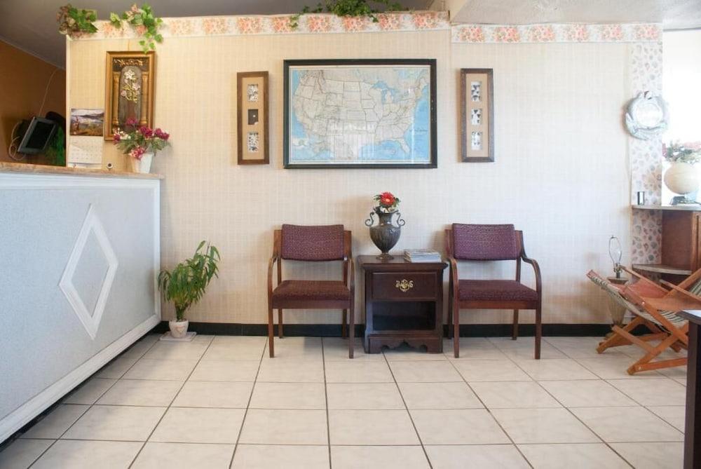 NASSAU HOLIDAY MOTEL photo 4