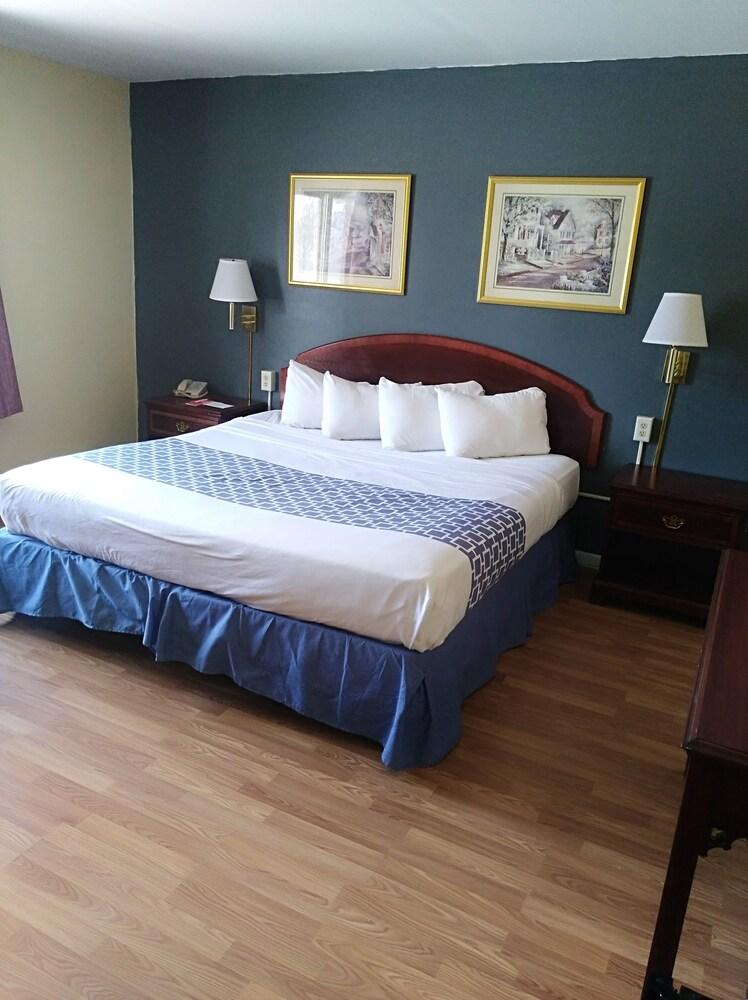 Econo Lodge Hornell photo 7
