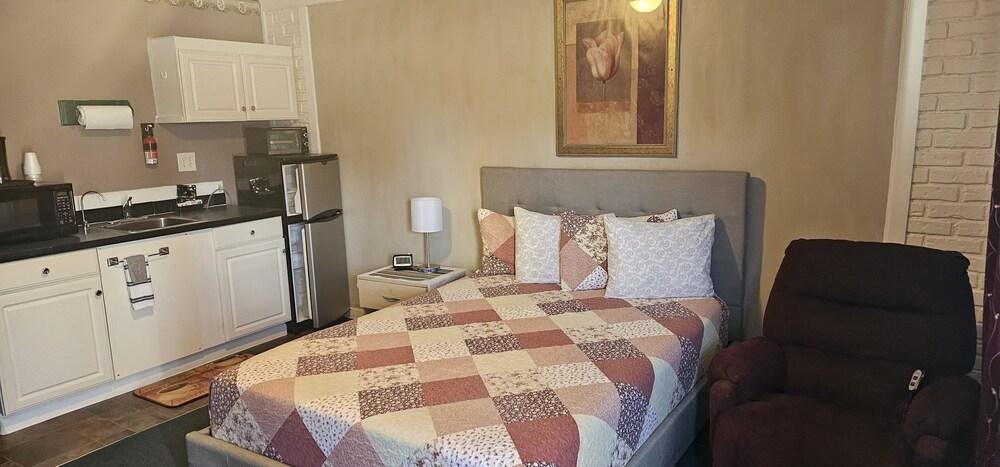 River Country Motor Lodge photo 77