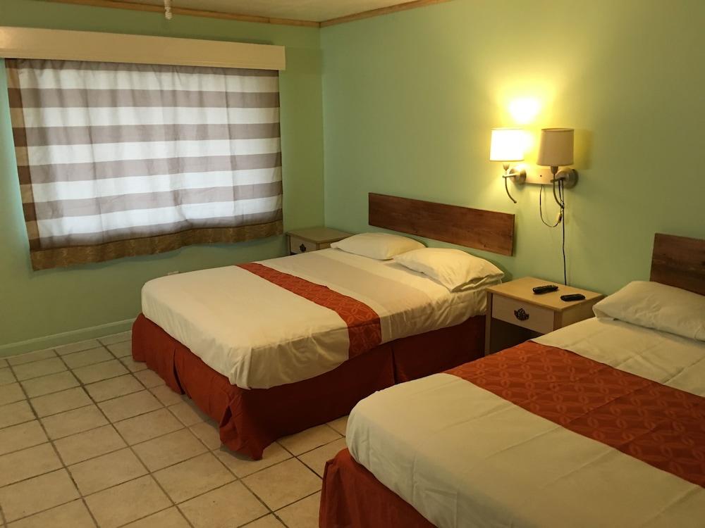 Dixie Plaza Hotel photo 33