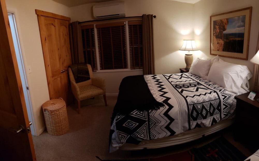 Stone Lizard Lodging photo 8