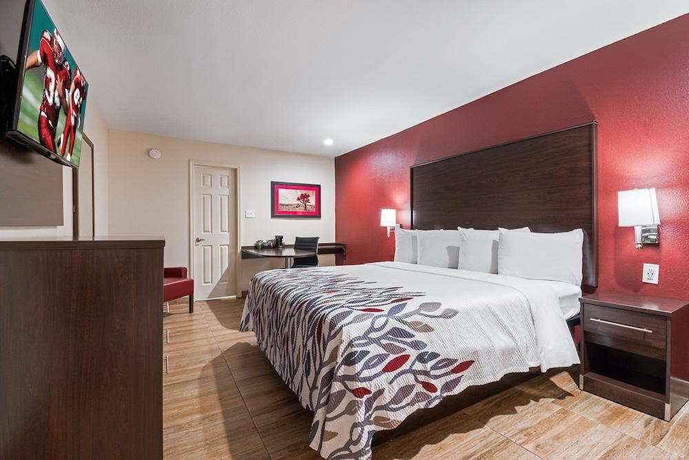 Red Roof Inn Houston – Spring North photo 11