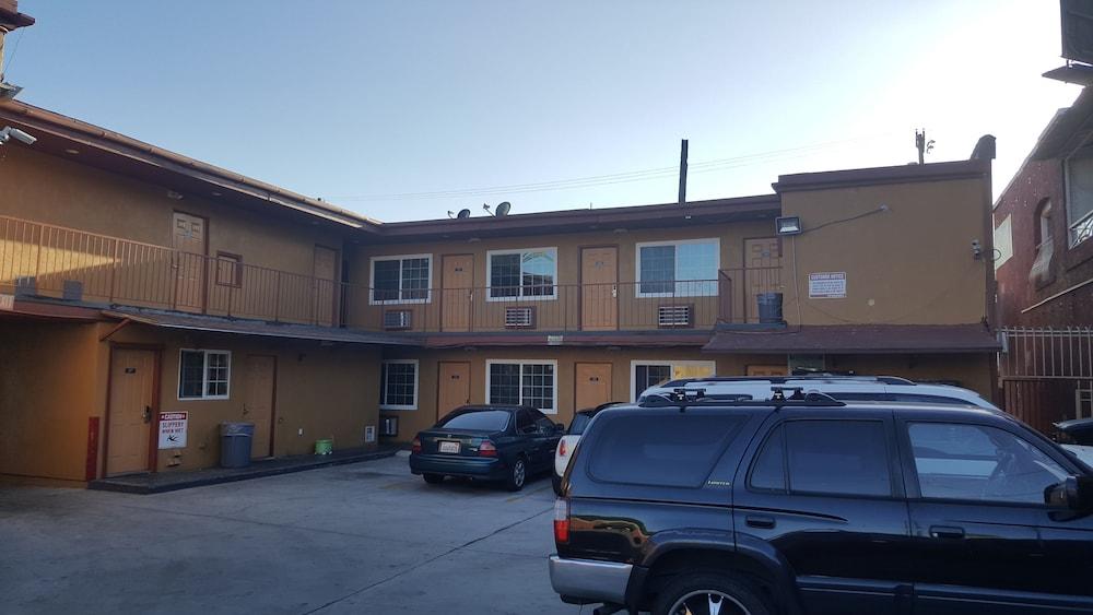 Central Inn Motel on 41 Street photo 22
